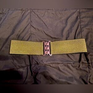 “Women’s” Olive Green And Gold Stretch Belt With Gold Hardware Size 2XL